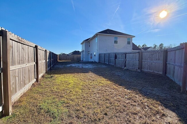 Building Photo - AVAILABLE NOW! (Pet Friendly)