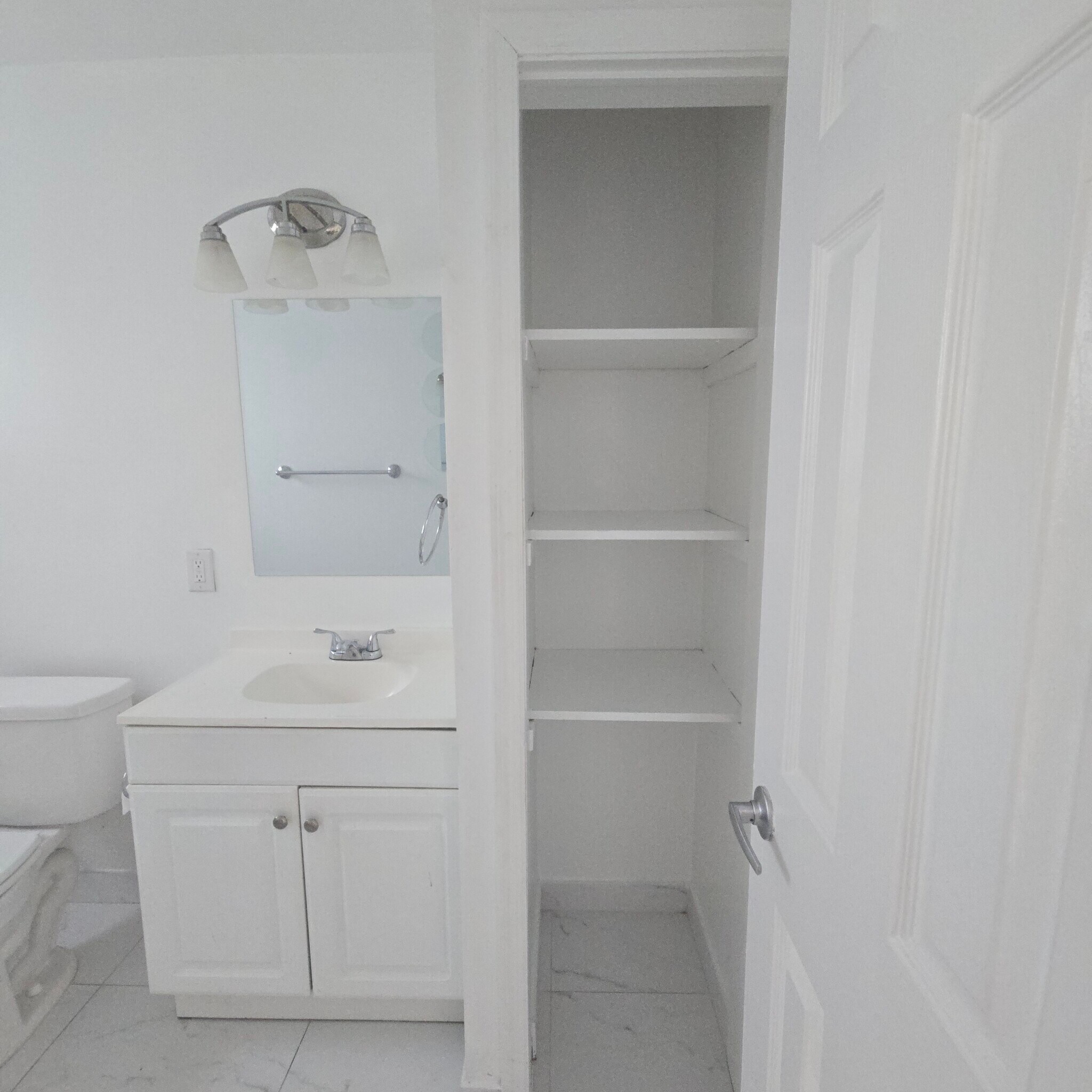 Building Photo - 5921 NE 18th Ave