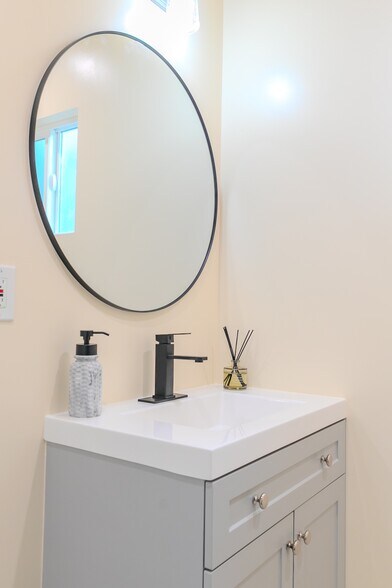 Building Photo - 1009 Arlington Ave