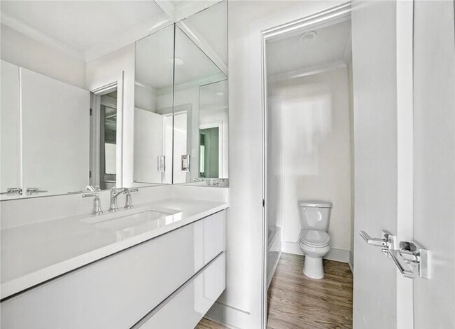 Building Photo - 2bedr 2bath Conveniently located in the Village