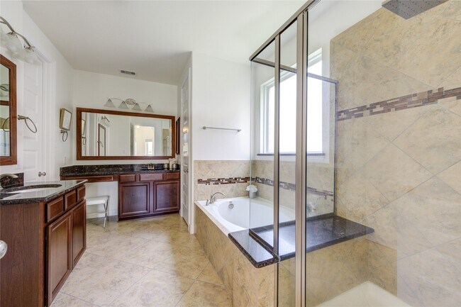 Building Photo - 27310 Onslow Run Dr