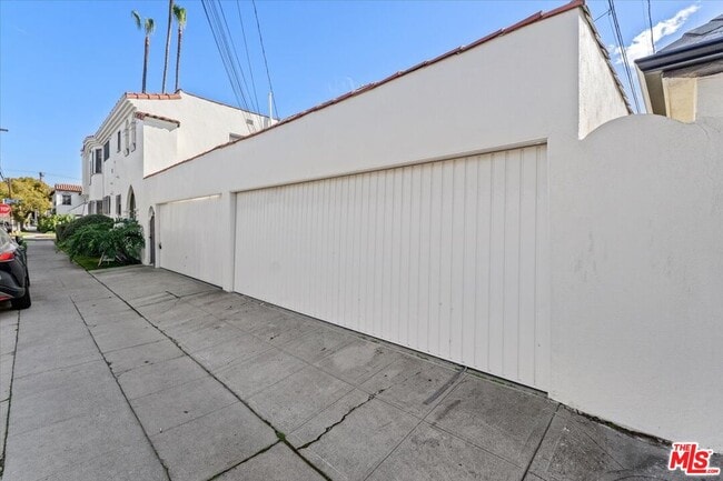 Building Photo - 203 S Detroit St