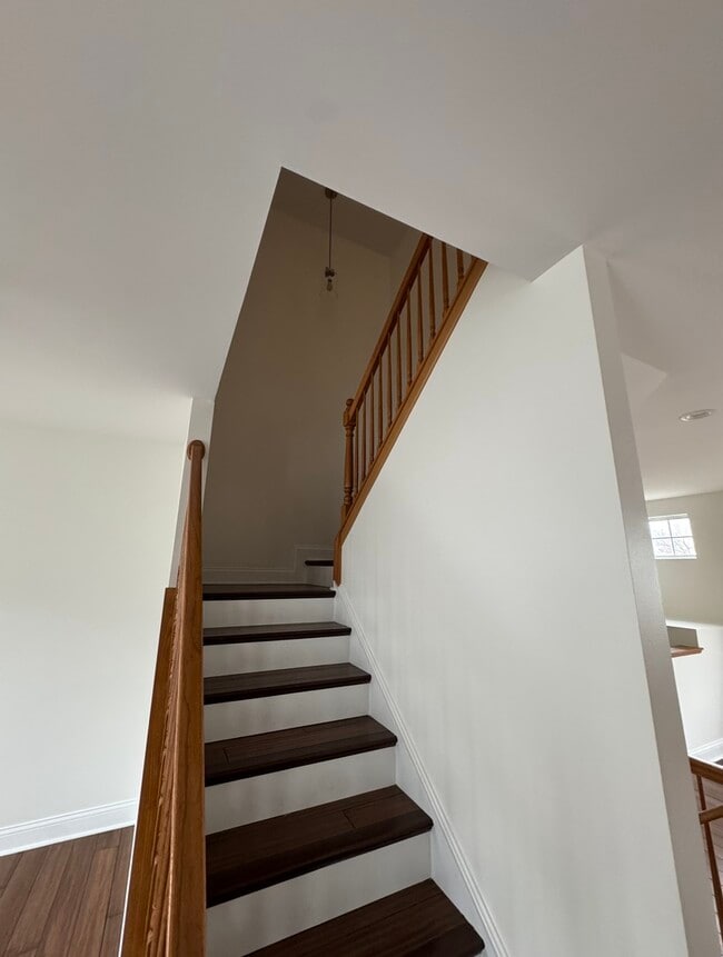 Building Photo - 409 Evergreen Cir