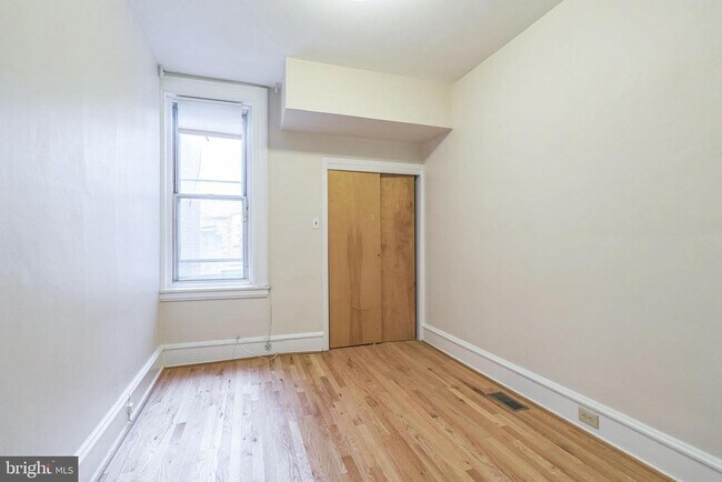 Building Photo - 257 S 21st St