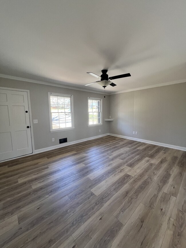 Building Photo - 1051 Crooked Creek Rd