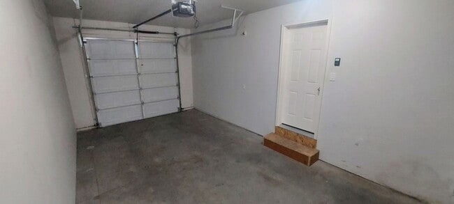 Building Photo - MP132 - 14418-14420 E Heroy