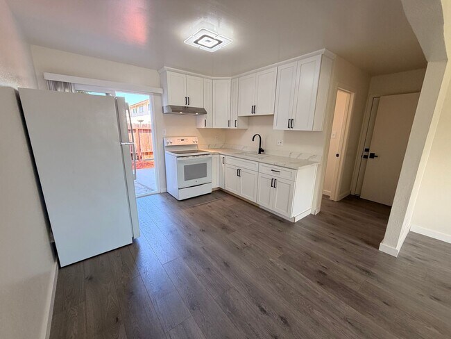 Building Photo - South Garden Apartments