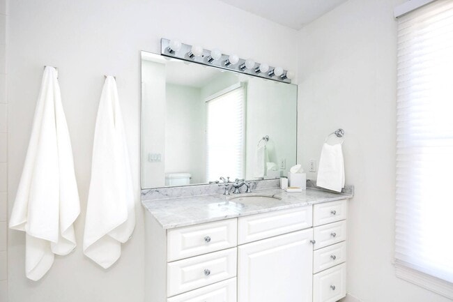 Building Photo - 97 Coopers Farm Rd