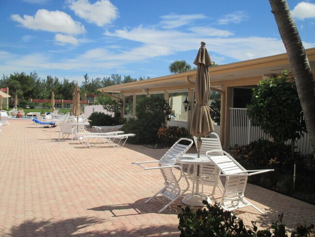 Building Photo - 200 Lake Carol Dr