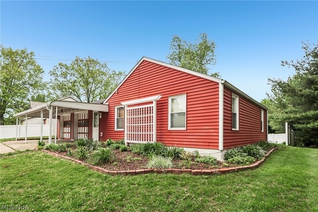 Building Photo - 686 Portage Lakes Drive