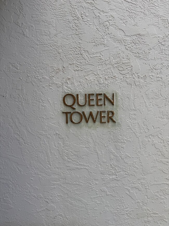 Building Photo - Fully Furnished Studio Unit in the Heart of Waikiki