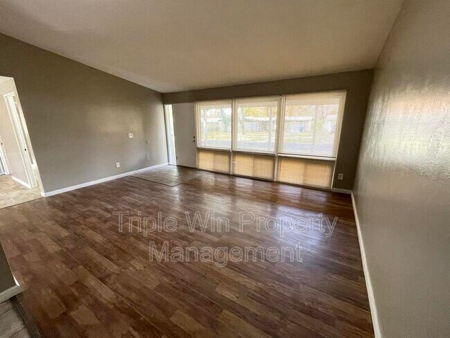 Building Photo - 410 Ridge Dr