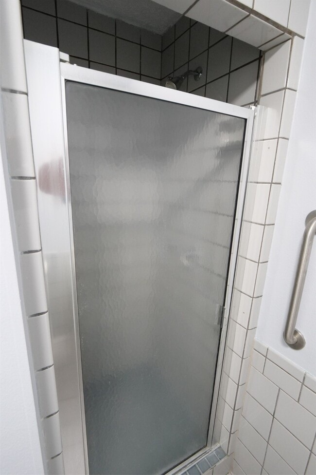 Building Photo - 19403 Long Lake Dr