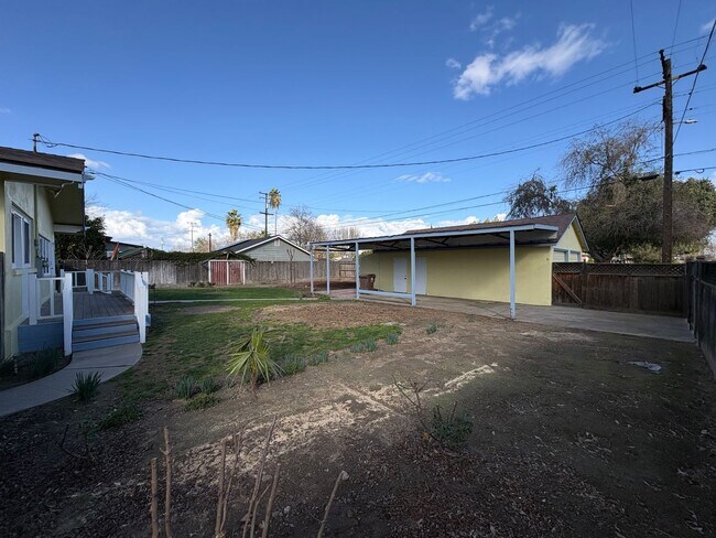 Building Photo - 1424 18th Ave