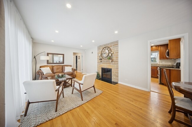 Building Photo - 814 S Evergreen Ave