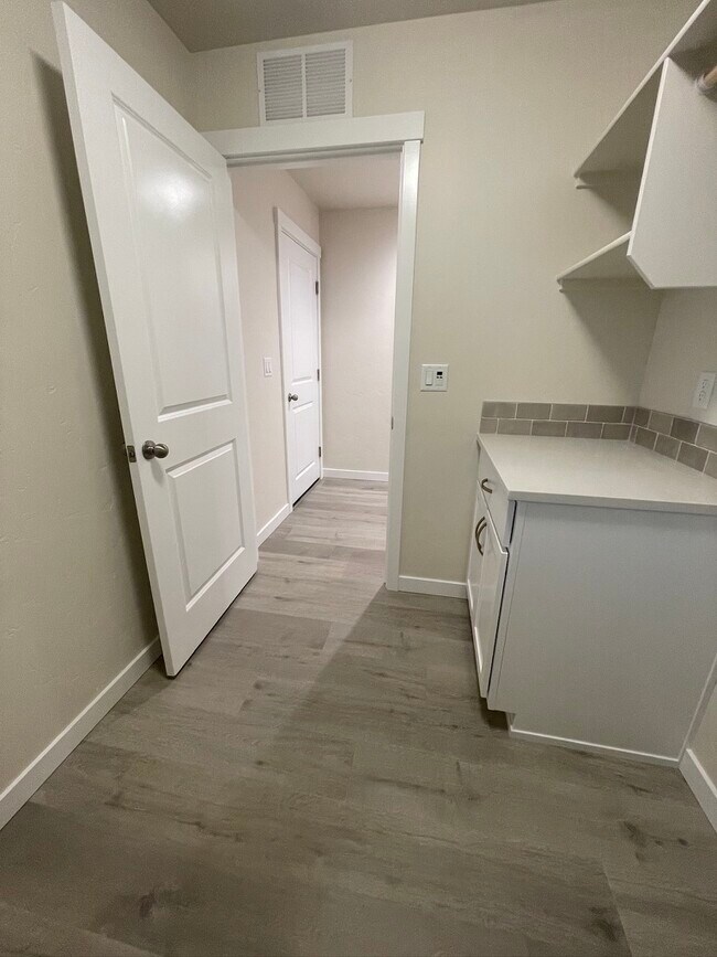 Building Photo - 1581 Witt St