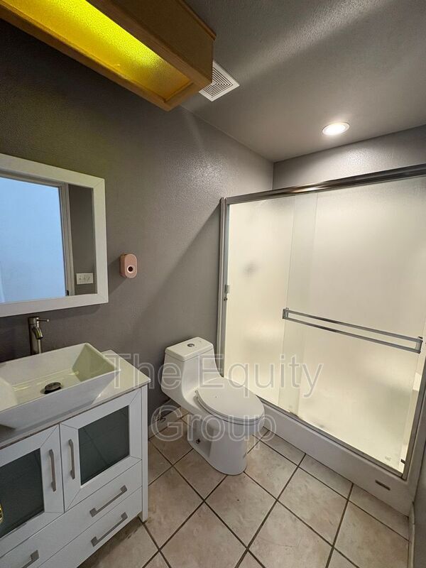 Building Photo - 1040 N Sumter Ct