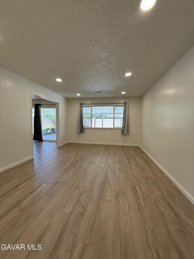 Building Photo - 45303 Lorimer Ave