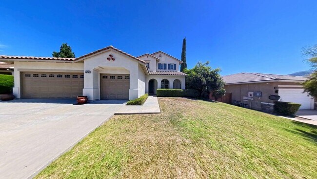 Building Photo - Welcome to your next dream home in Corona!