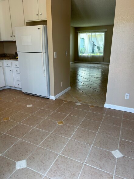 Building Photo - 19036 Kittridge St