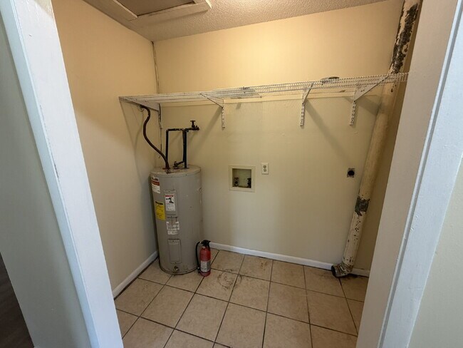 Building Photo - Duplex for Rent