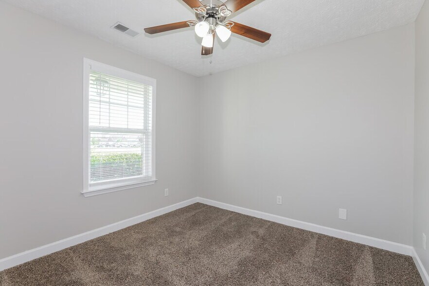 Building Photo - 1516 Beaconcrest Cir