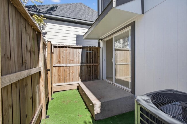 Building Photo - 1221 Cedar Post Ln