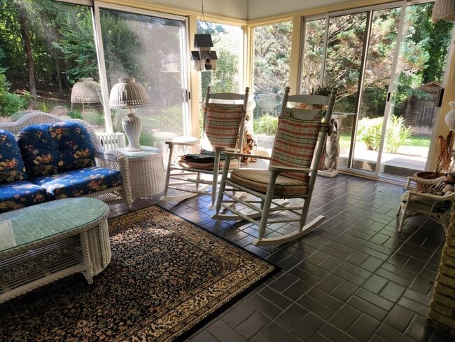 Building Photo - 1181 Lake Shore Cir