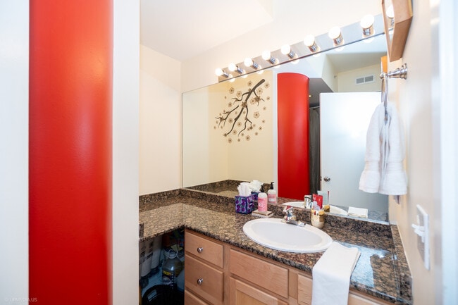 Building Photo - 165 N Canal St