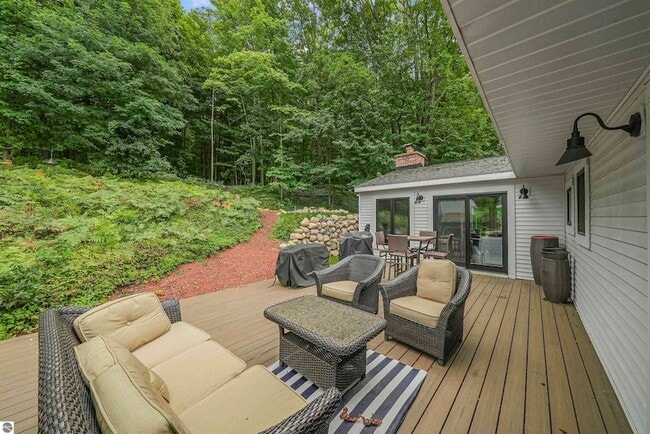 Building Photo - 7320 Peninsula Dr