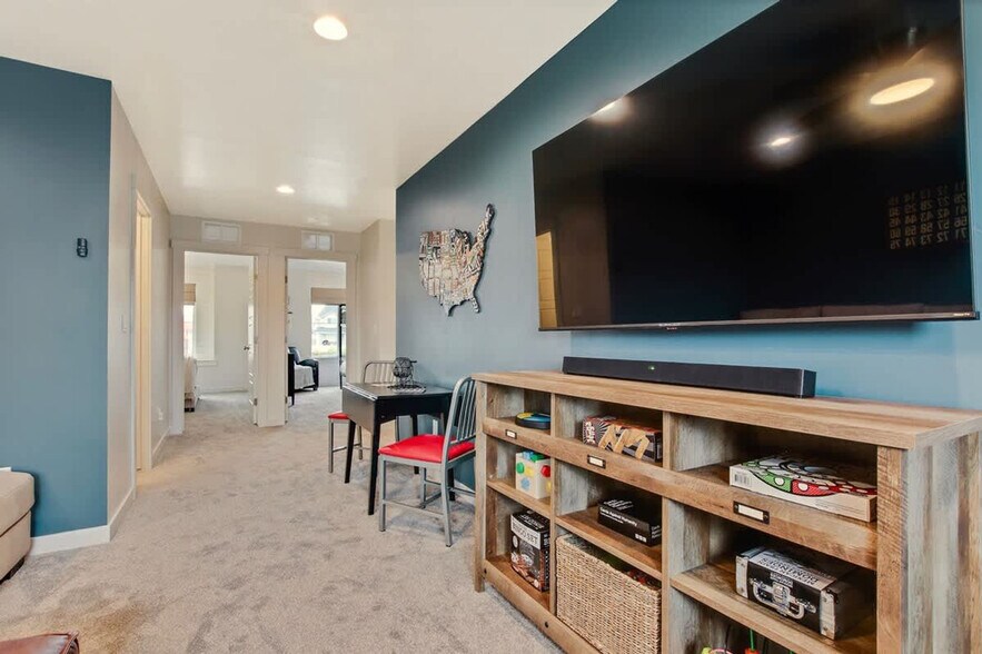 Primary Photo - 313 S Iceberg Lake Ave