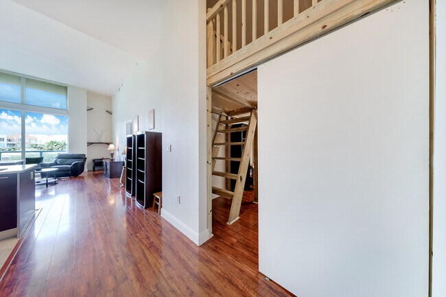 Building Photo - 1900 N Bayshore Dr