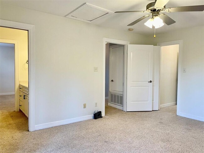 Building Photo - 9616 Hamilton Dr