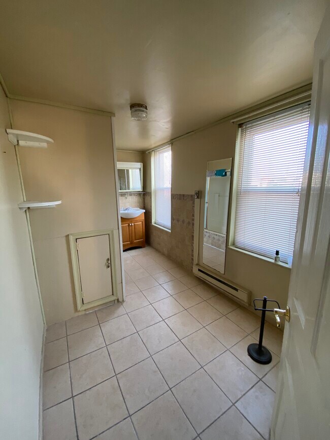 2nd floor full bathroom - 1346 N 11th St