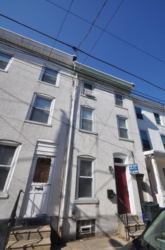 Building Photo - Spacious Fully Renovated 4BR Home with 2 Full Baths – Prime Manayunk Location!