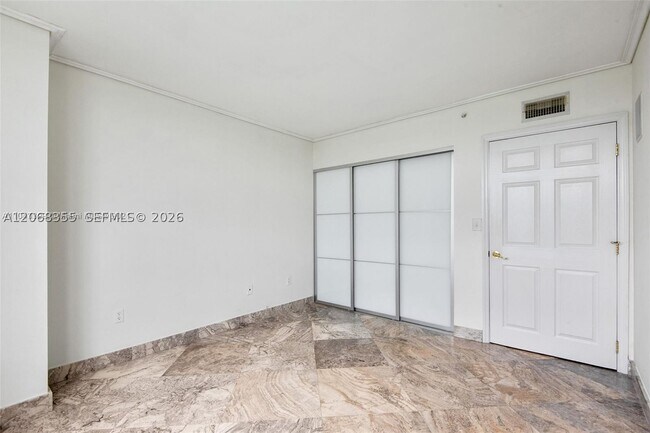 Building Photo - 650 West Dr