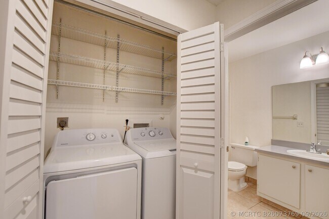 Building Photo - 499 Hardwood Pl