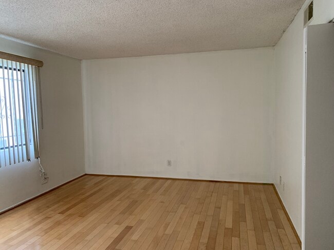 Building Photo - 315 S Harvard Blvd