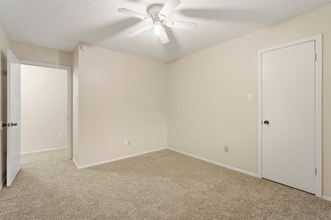 Building Photo - 423 Pickford Dr
