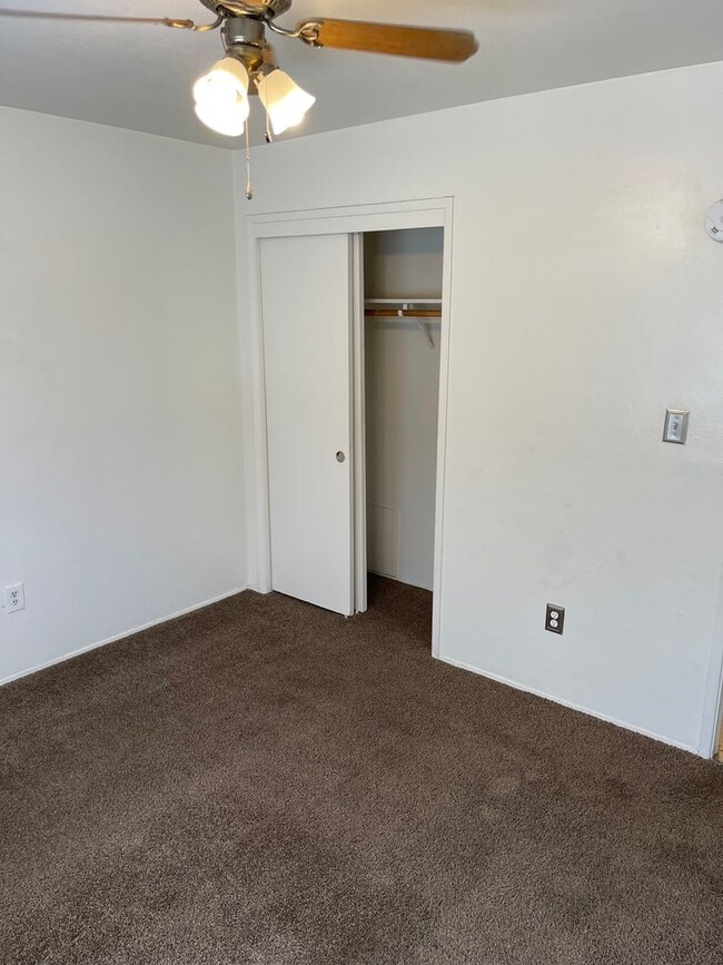 Building Photo - Large 3 Bedroom, 2 Bath Home on NE