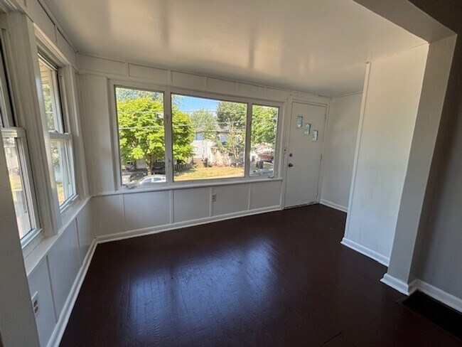 Building Photo - Classic 1928 Goodyear Heights charmer—fireplace, yard & off-street parking