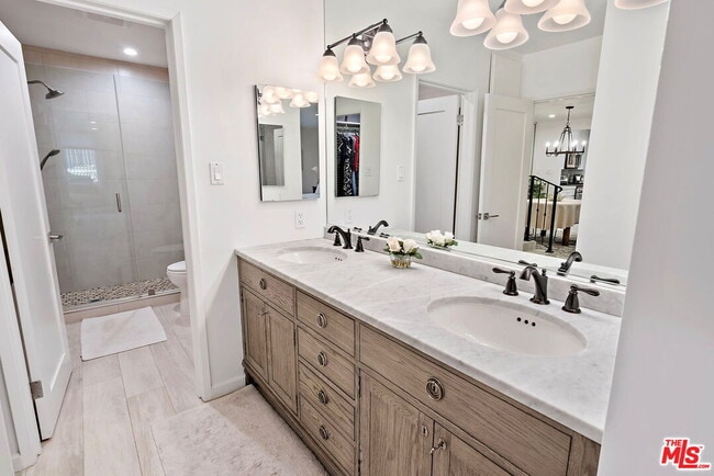 Building Photo - 838 S Barrington Ave