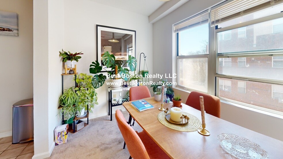 Building Photo - 175 Beacon St