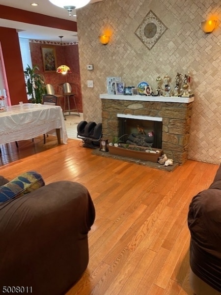 Building Photo - 448 River Rd