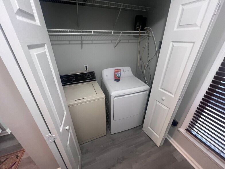 Building Photo - Room in Condo on J M Keynes Dr