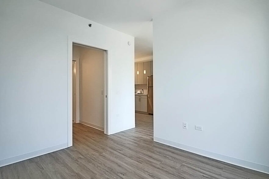 Building Photo - 338 S Halsted St