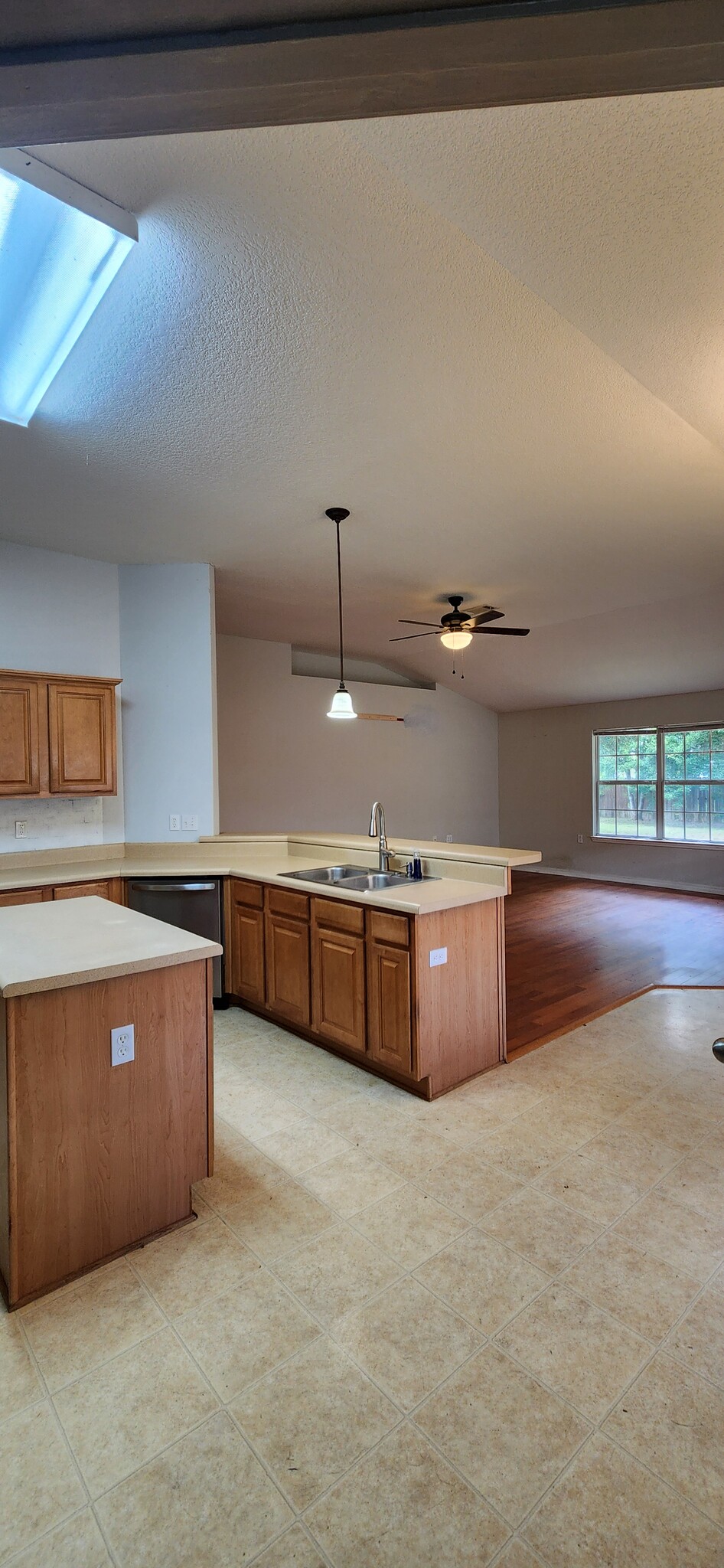 Building Photo - 2318 Tall Oak Dr