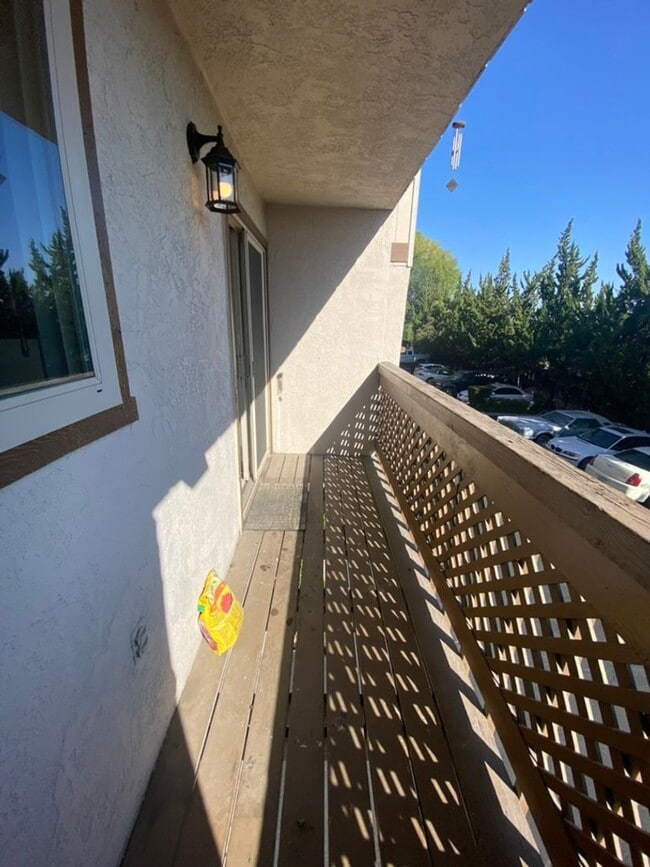 Building Photo - Pets Welcome!