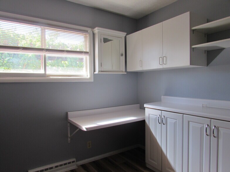 Building Photo - 2116 Bookcliff Ave