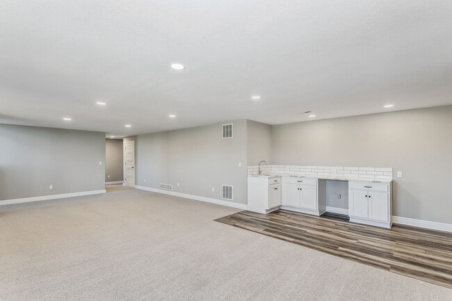 Building Photo - Executive rental in Andover School District!!